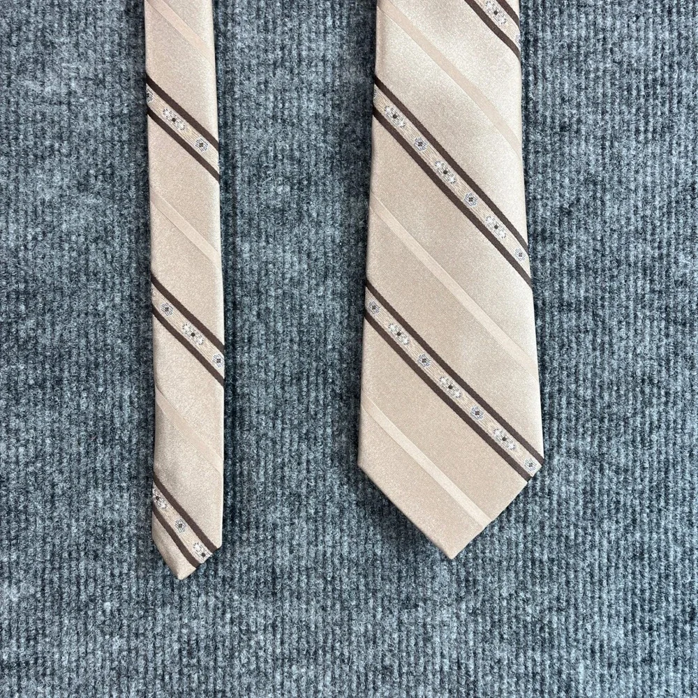 Van Heusen Mens Tan Beige Striped Silk Blend Necktie Geometric Floral Pattern